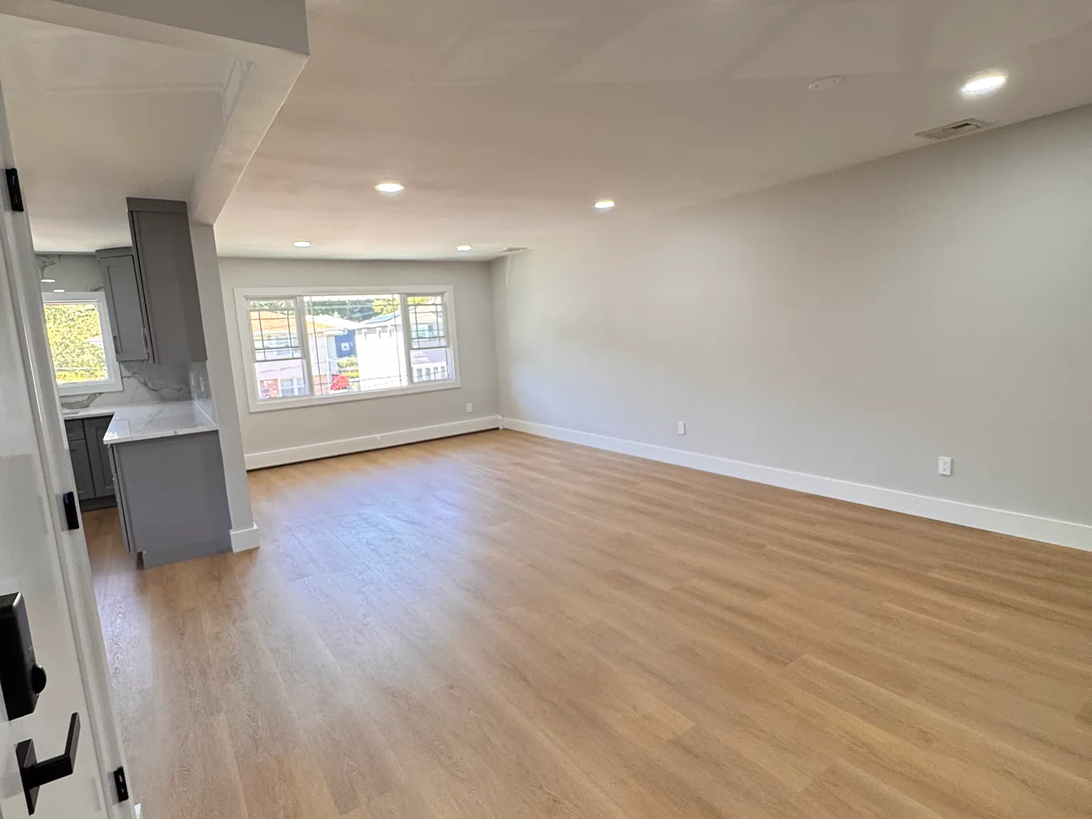 3 bed, 1300 sqft, $3,800 — Photo 4