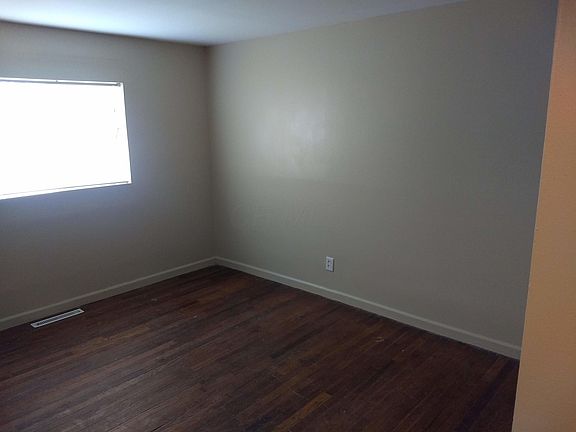 5th image of 2091 Rea Ave