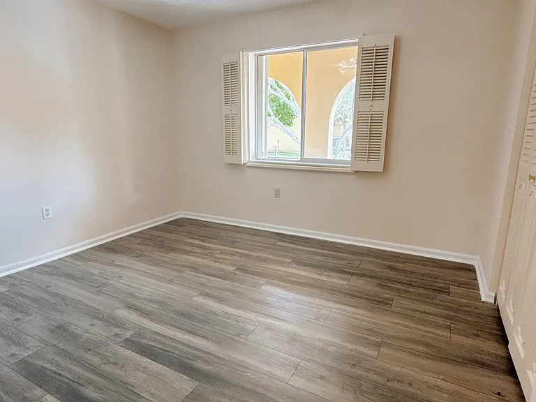 872 SW 9th Street Cir #201 — Photo 4