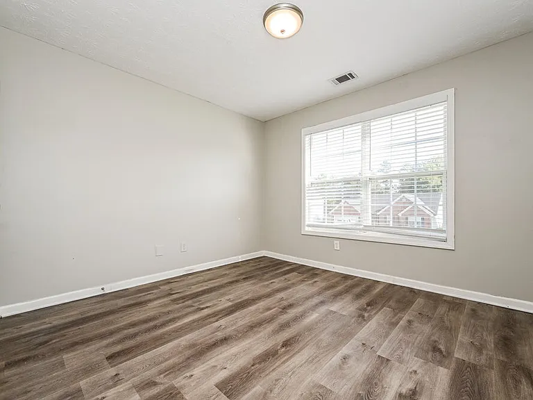 145 Trelawney Ln — Photo 14