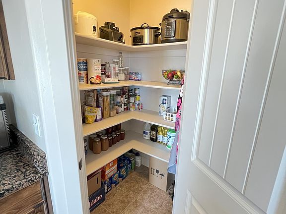 4th image of 233 E Baycrest Dr