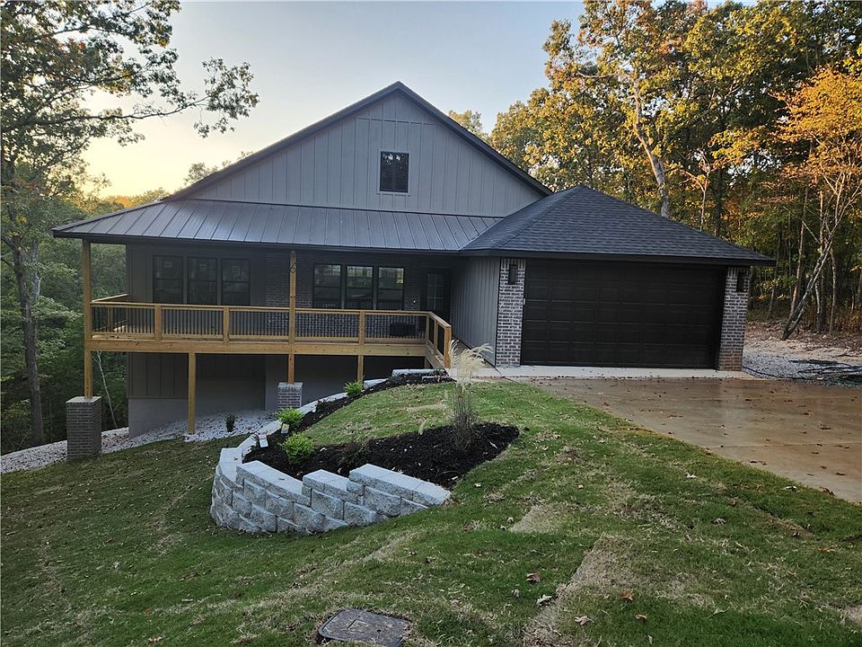 1st image of 6 Thorne Ln