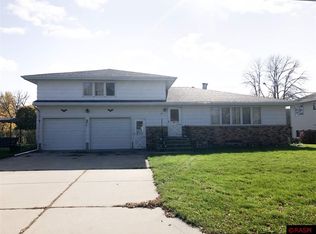 911 High Ave, Gaylord, MN 55334