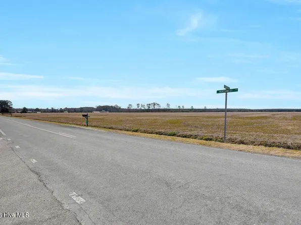 48 Highsmith Rd, Saint Helena, NC 28425