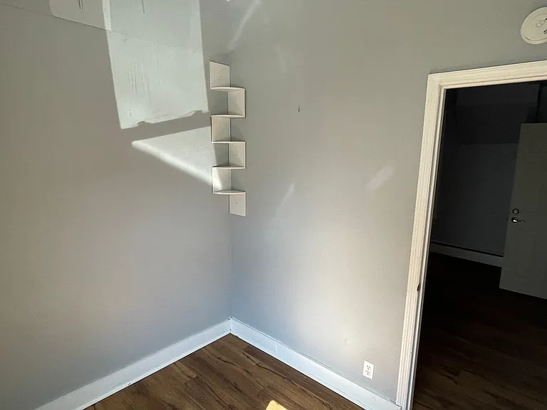 664 State St — Photo 10