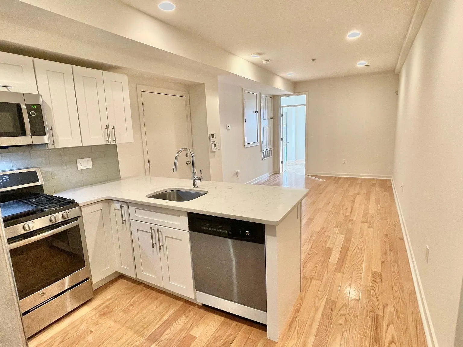 1437 Brown Street — Photo 4
