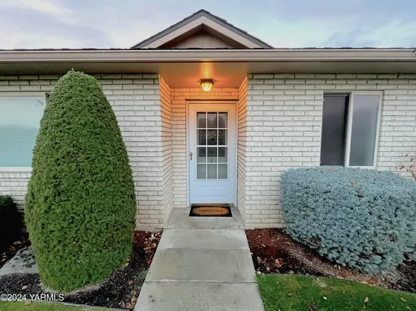 215 N 56th Ave APT 1, Yakima, WA 98908