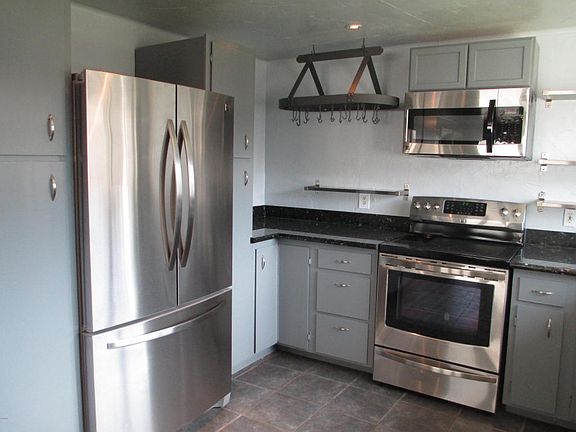 4th image of 551 SE Keel Ave