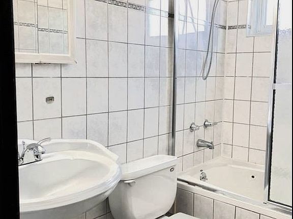 5th image of 25-01 45th St #3CC