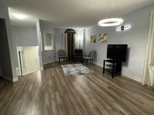 425 Elmwood Ct, Oshawa, ON L1G 7X8