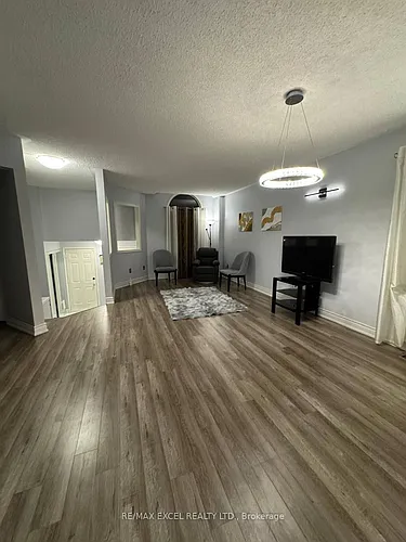 425 Elmwood Ct #ROOM Photo 1