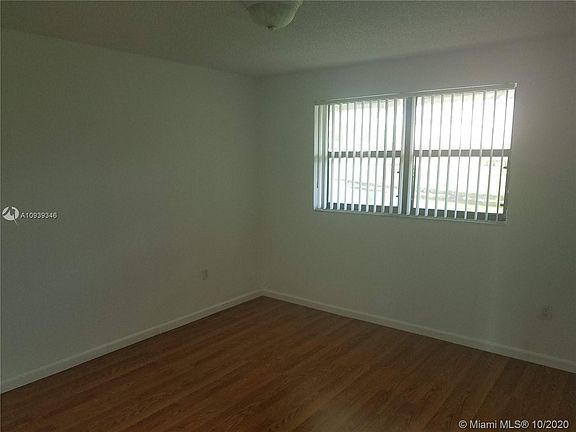 5th image of 9942 Nob Hill Ln #9942