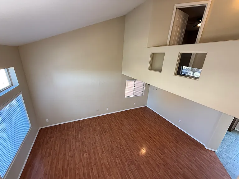 1457 E 10th Pl — Photo 19