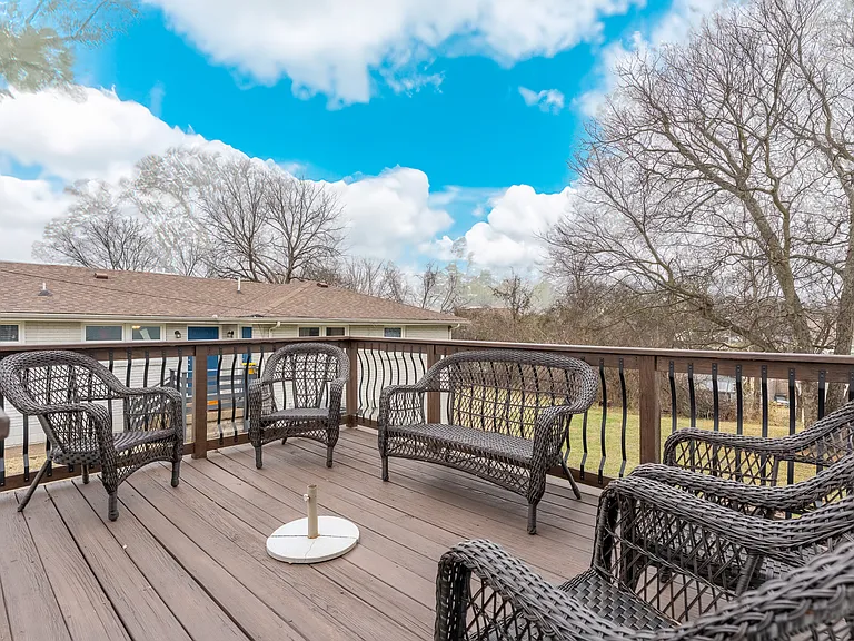 900 43rd Ave N — Photo 41