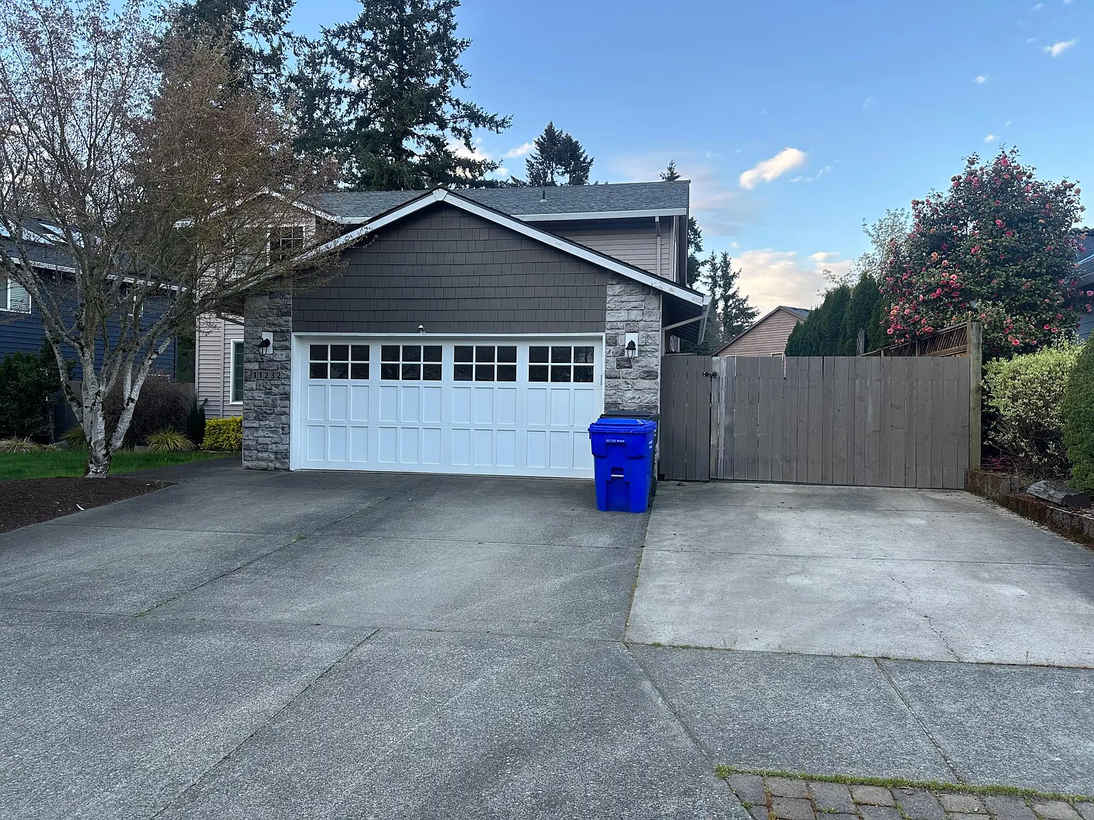 4 bed, 2.5 bath, 2058 sqft, $3,295 — Photo 2