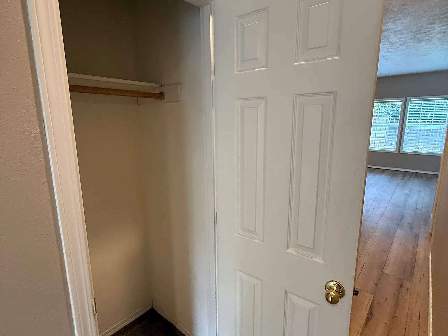 3 bed, 2.5 bath, 1434 sqft, $2,300 — Photo 4