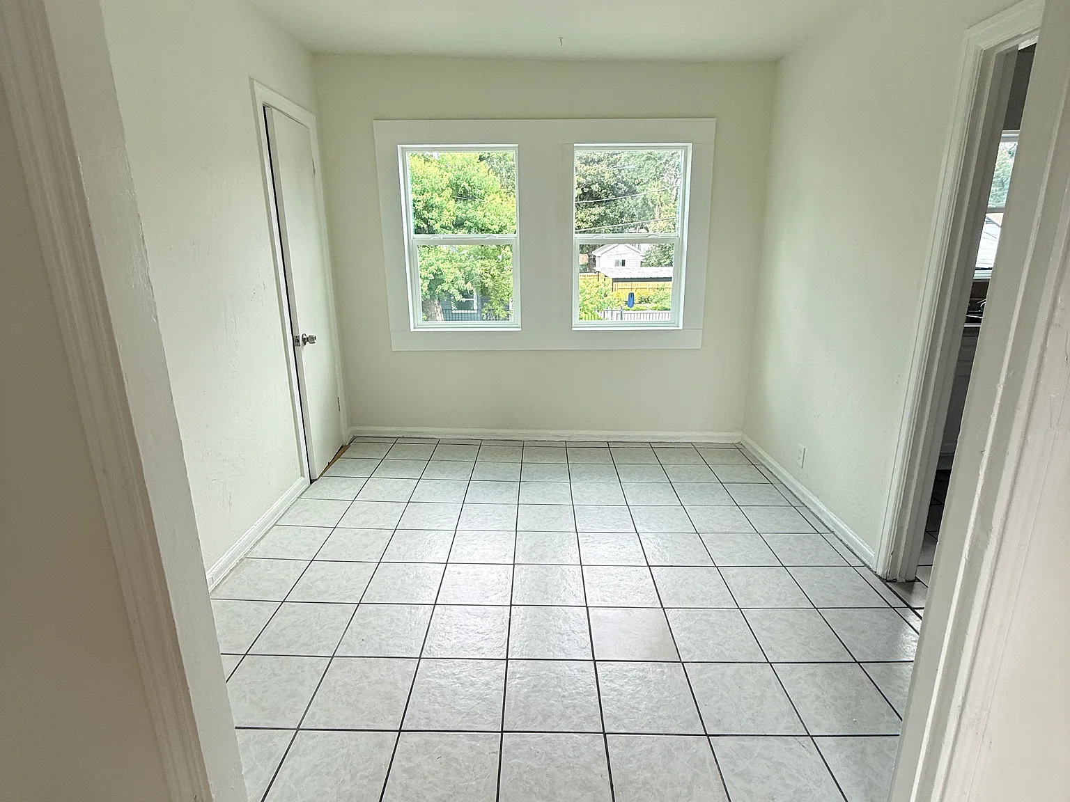 2 bed, 702 sqft, $1,200 — Photo 4