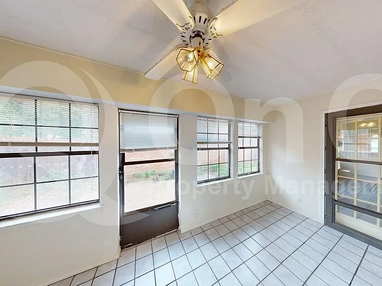5511 Timber Green Dr — Photo 10