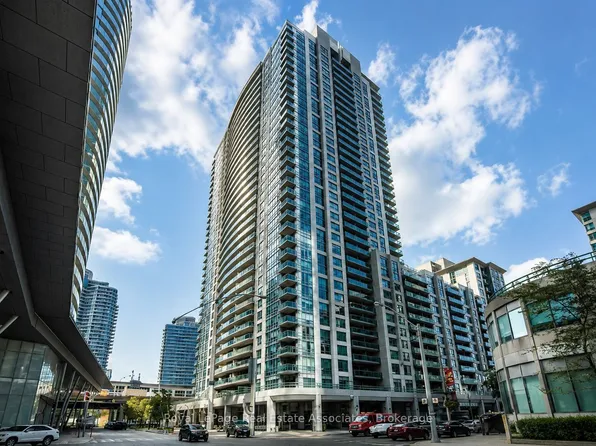 19 Grand Trunk Cres, Toronto, ON