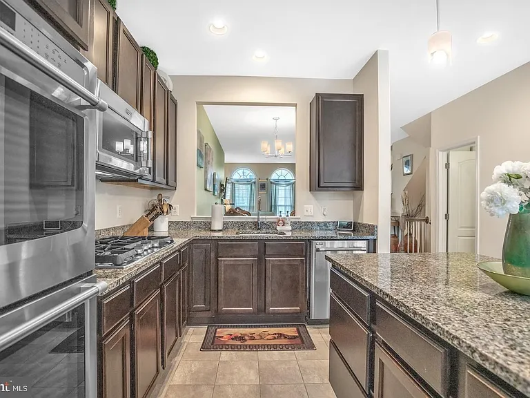 1601 Wesbourne Dr — Photo 2