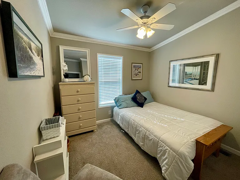 NE Shore Pl — Photo 17