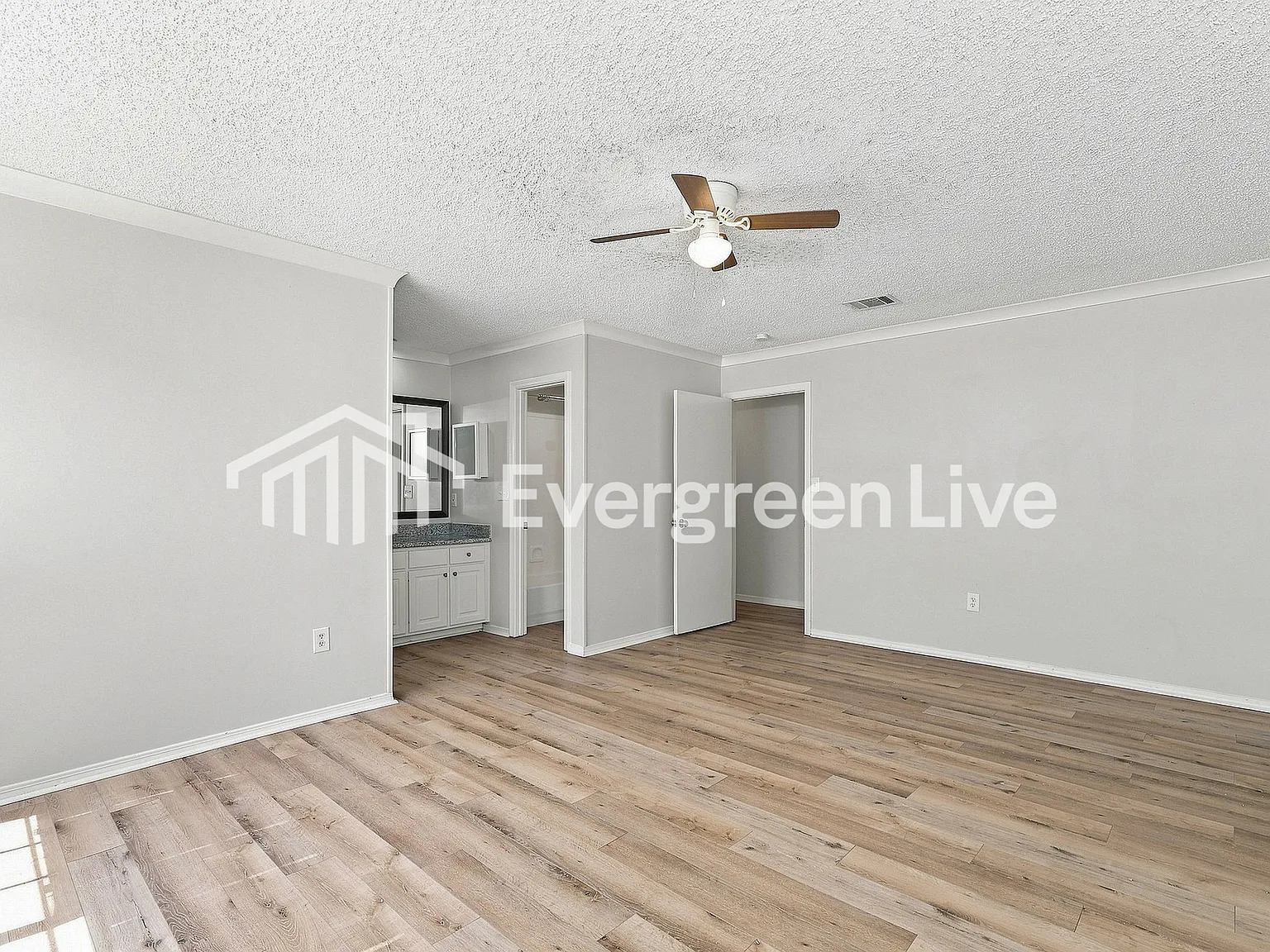 3 bed, 2.0 bath, 1485 sqft, $1,545 — Photo 3