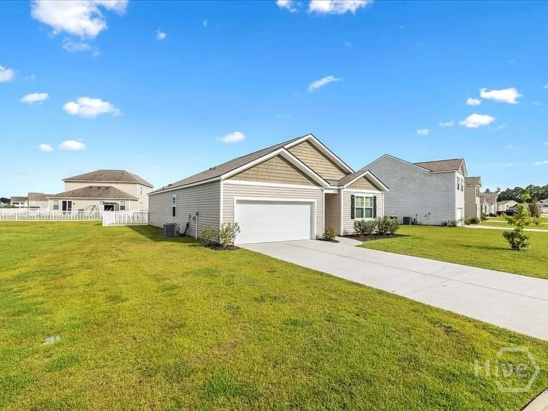 4 bed, 2.0 bath, 1774 sqft, $2,300 — Photo 2