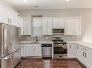 1320 W Chestnut St APT 1F, Chicago, IL 60642