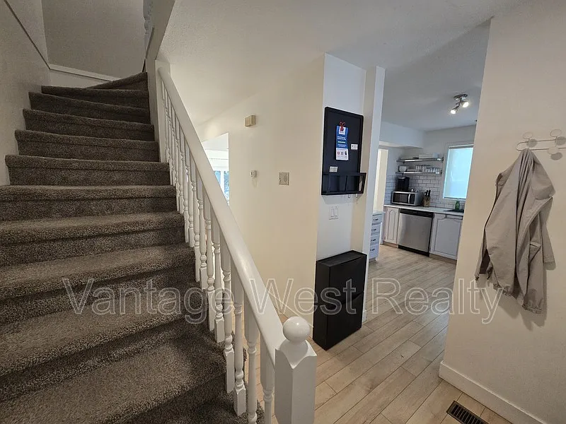 3 bed, 2.0 bath, 1200 sqft, $2,950 — Photo 2