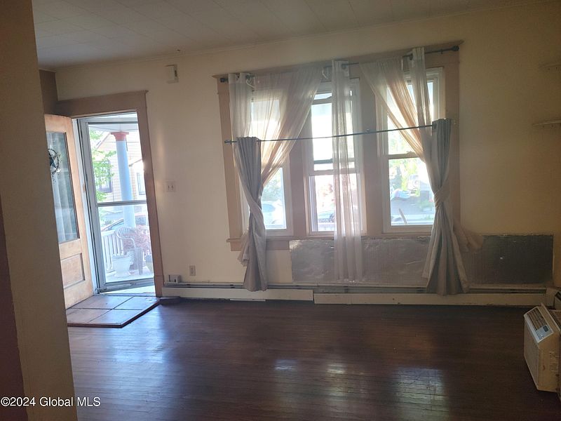 4th image of 8 Grandview Terrace