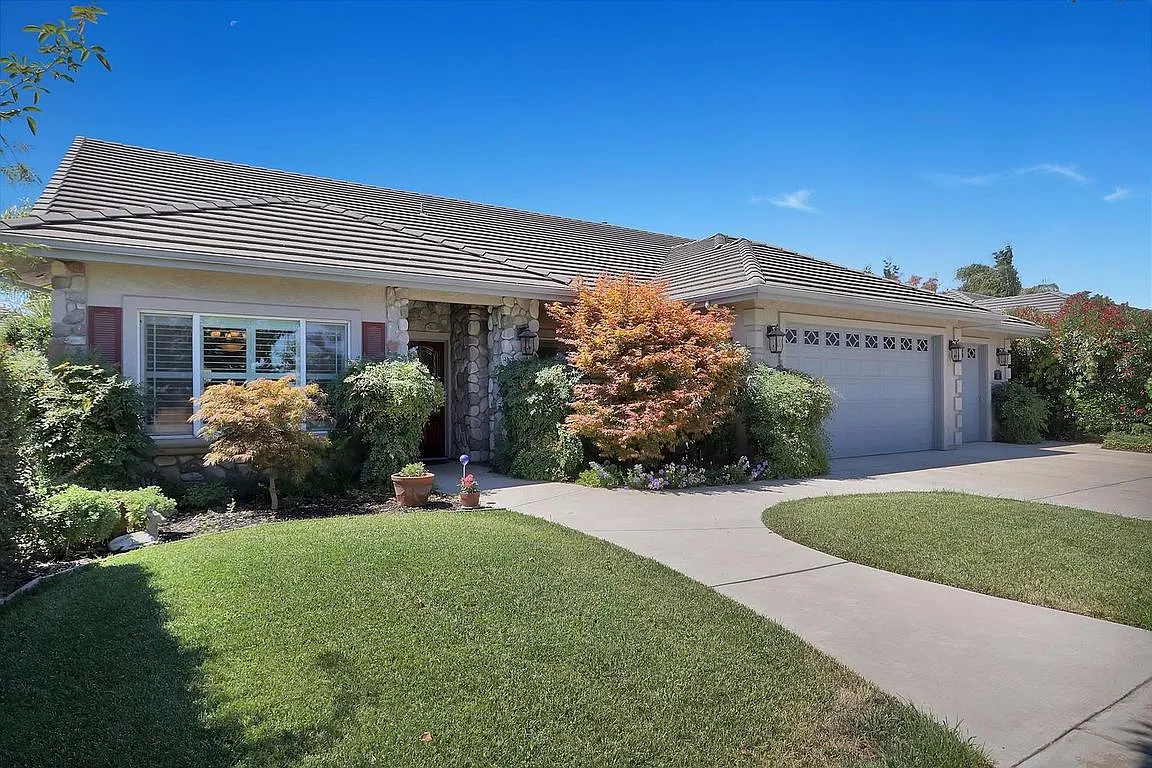 282 E Boesch Dr photo 1
