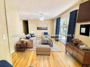 226 SW McClendon Dr, Lees Summit, MO 64081