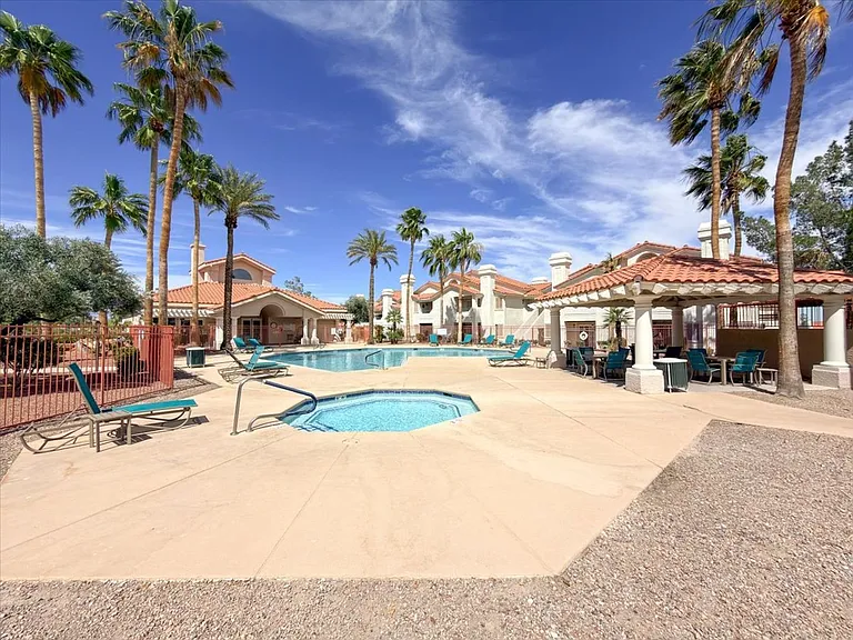 556 Yacht Harbor Dr #202 — Photo 11