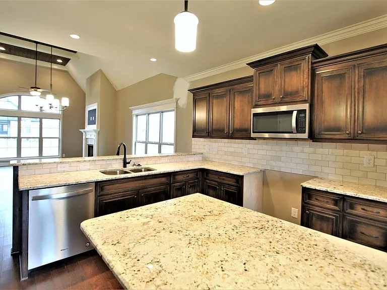 805 Ella Ln — Photo 9