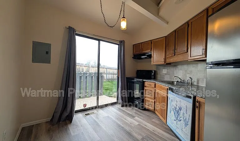 4560 Excalibur Ct — Photo 4