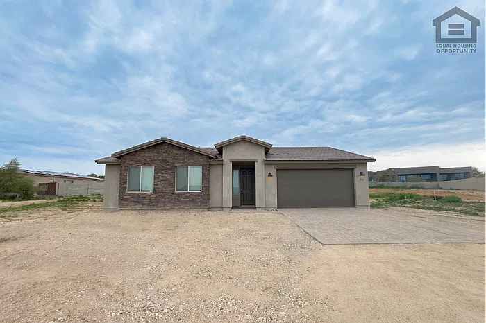 3 bed, 2.0 bath, 1639 sqft, $2,645 — Photo 3