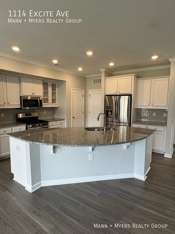 Lovely single family house ! Available — Photo 4