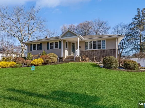 49 Longview Dr, Emerson, NJ 07630