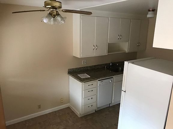 3rd image of 540 University Dr APT 4