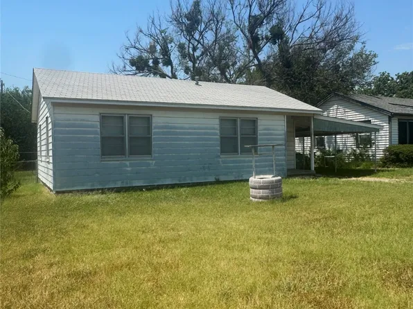 106 Benton St, Nocona, TX 76255