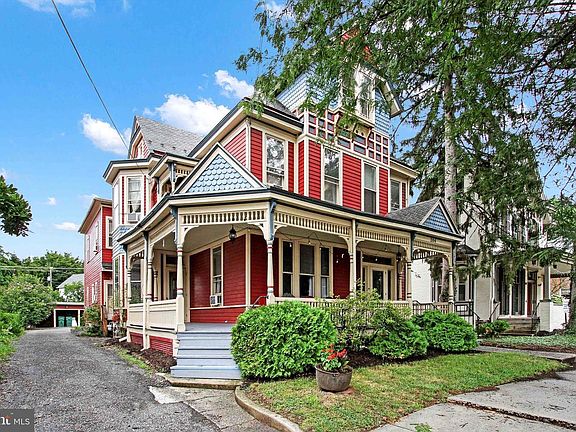 2nd image of 204 Carlisle St