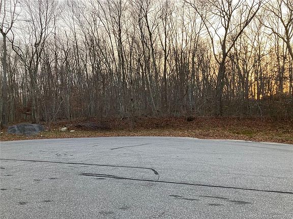 4th image of 19 Applewood Dr