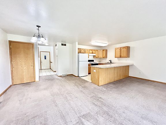 2nd image of 140 Sater St #1