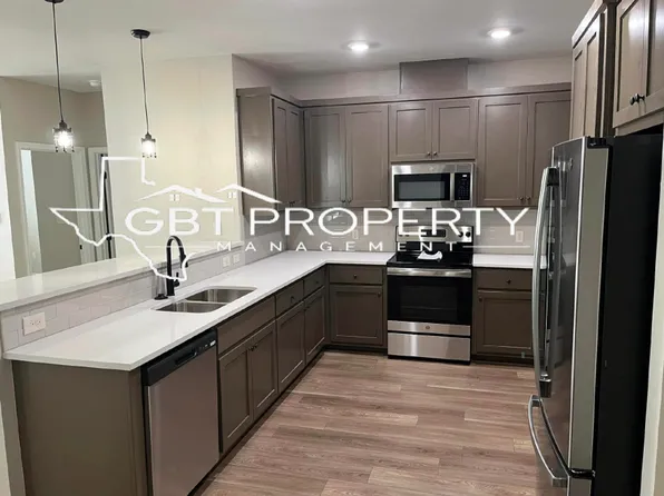 The Rail Apartments!, 102 E State St #2C, Groesbeck, TX 76642