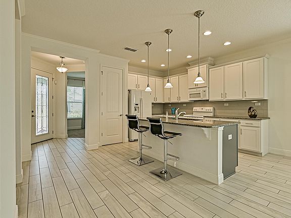 3rd image of 13 Huntington Pl