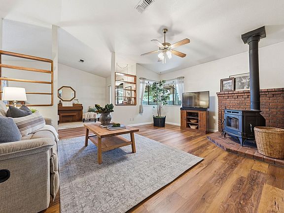 3rd image of 2736 Oriole Dr