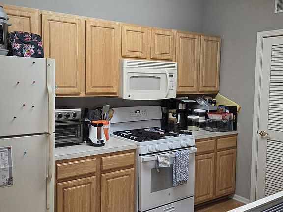 2nd image of 1259 W Lake St APT 206