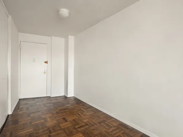 61 Jane Street image 8 of 10