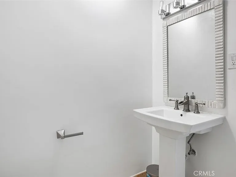 905 Dickson St #1 — Photo 13
