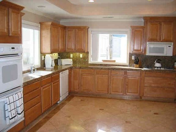 Spacious Kitchen with granite 
